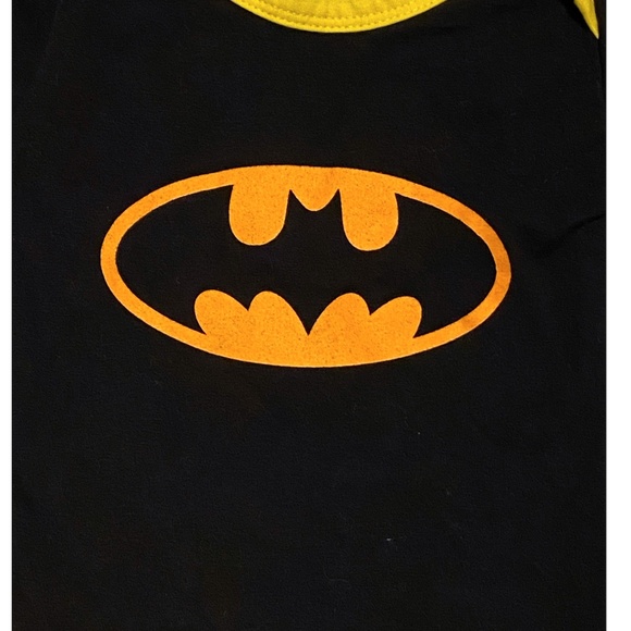Baby Batman 0-3 months 3 Piece Batman baby outfit Costume & booties and beanie - Picture 7 of 7